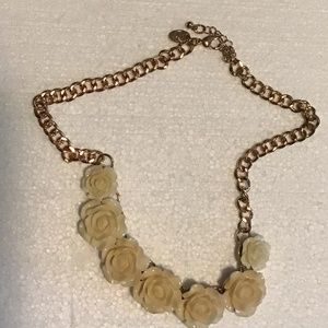 Costume jewelry cream colored flower necklace